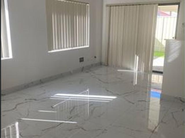Central location within a 15 minute drive to the CBD, airport, shopping centre and university