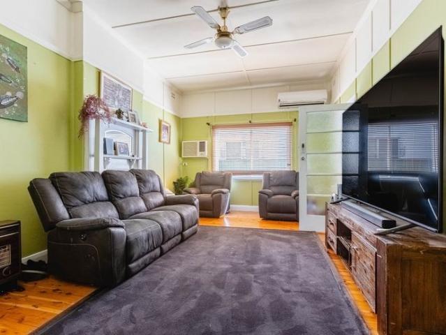 Central Location, 4 Bedrooms, Double Garage