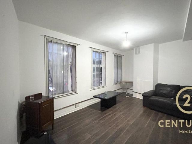 Central Parade TW5, 3 bed flat to rent, £2,000 pcm | PrimeLocation
