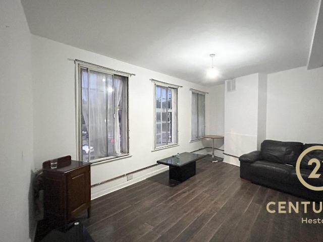Central Parade, TW5 Century 21 United Kingdom