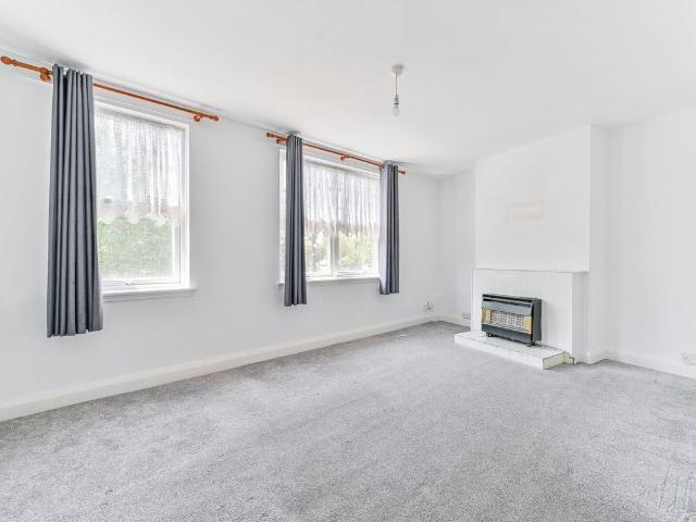 Central Parade, Croydon CR0, 2 bed maisonette to rent, £1,600 pcm | PrimeLocation