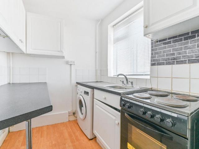 Central Parade, Croydon, CR0 2 bed maisonette to rent £1,600 pcm £369 pw