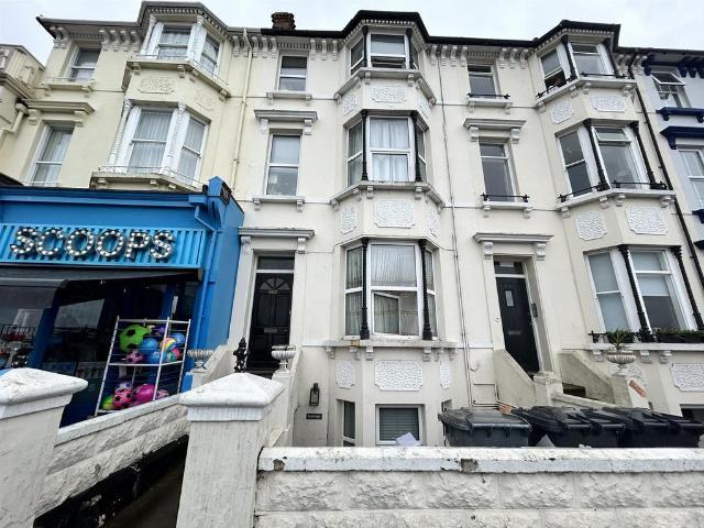 Central Parade, Herne Bay 3 bed apartment to rent £1,200 pcm £277 pw