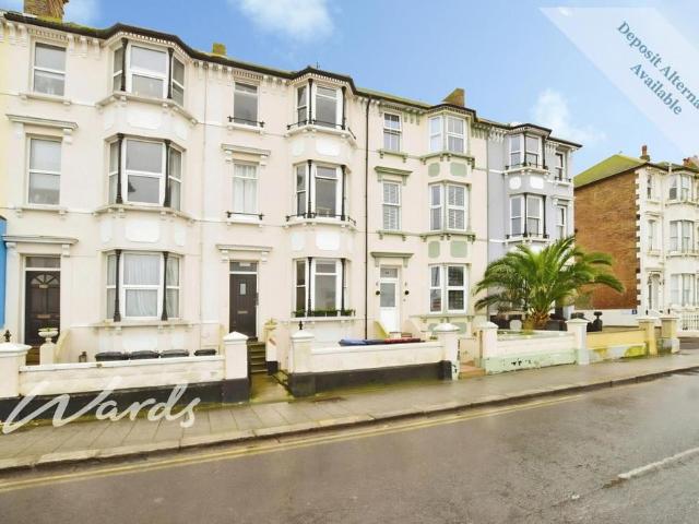 Central Parade Herne Bay CT6 1 bed apartment to rent £950 pcm £219 pw