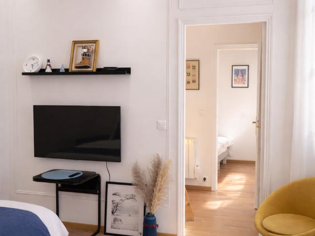 Central Paris Flat near Louvre – Lift & Fast WiFi
