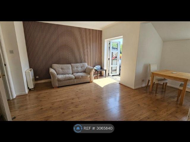 Central Park Road, East Ham E6, 2 bed flat to rent, £1,850 pcm | PrimeLocation