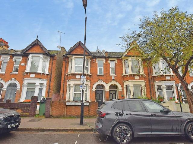 Central Park Road, London E6, 3 bed flat to rent, £1,850 pcm | PrimeLocation