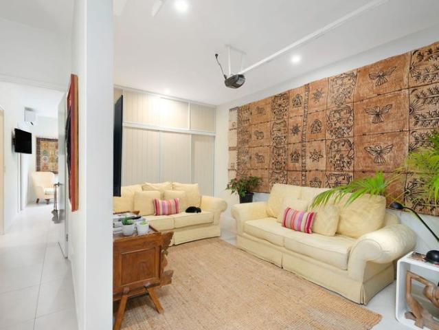 Central Peregian Beach Villa