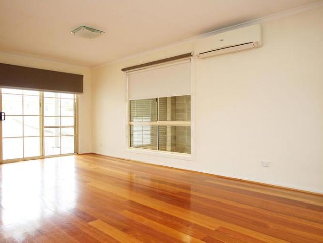 Central Port Fairy Spacious Four Bedroom Home