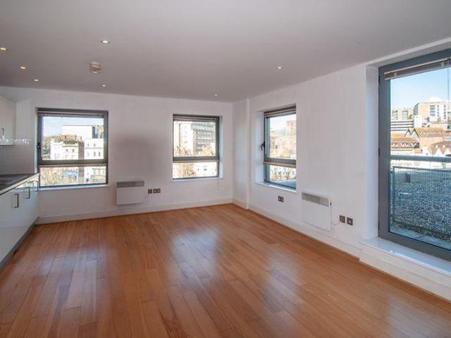 Central Quay North, Bristol, BS1 1 bed apartment to rent £1,450 pcm £335 pw