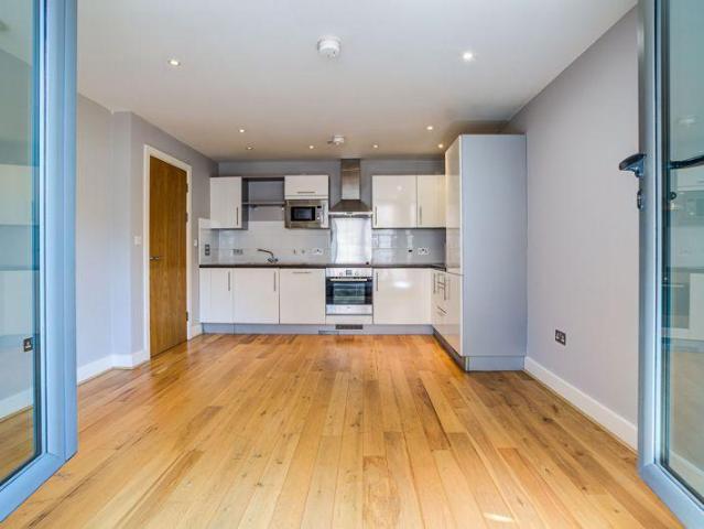 Central Quay North, Bristol, BS1 1 bed apartment to rent £1,450 pcm £335 pw