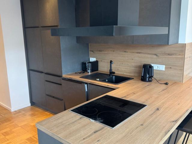 Central & Quiet: Furnished Dream Apartment with High End Features, Duisburg Amsterdam Apartments for Rent