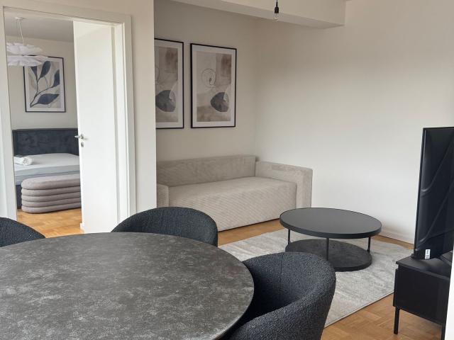 Central & Quiet: Furnished Dream Apartment with High End Features, Duisburg Amsterdam Apartments for Rent