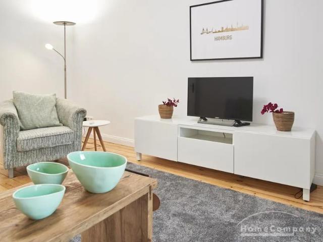 Central, quiet, furnished flat in walking distance to UKE