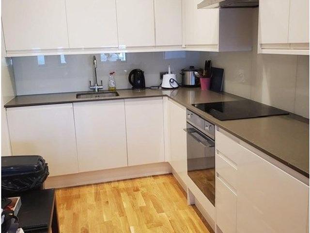 Central Reading Heart Of Town, Reading RG1, 1 bed flat to rent, £1,175 pcm | PrimeLocation