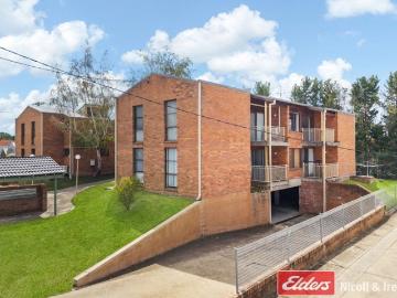 Central, Refurbished & Low Maintenance