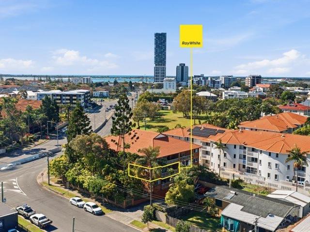CENTRAL, RENOVATED AND LOW MAINTENANCE WHAT MORE COULD YOU WANT!
