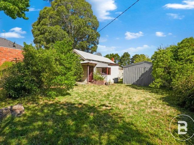 CENTRAL RENOVATOR ON RARE BLOCK OF AROUND 650M2 APPROX