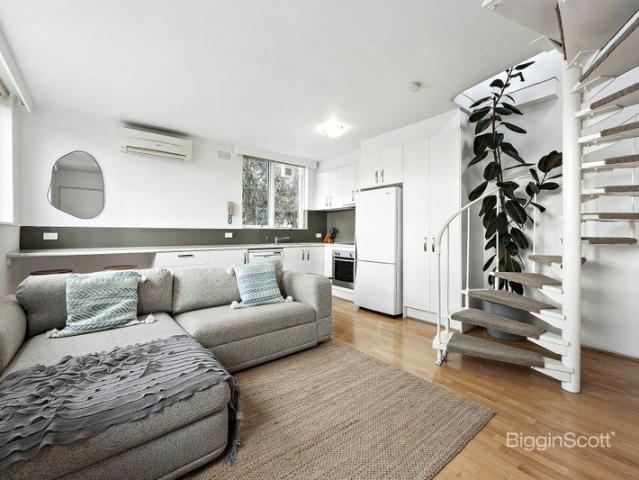 CENTRAL RICHMOND GEM: TRANQUIL RETREAT IN THE HEART OF IT ALL