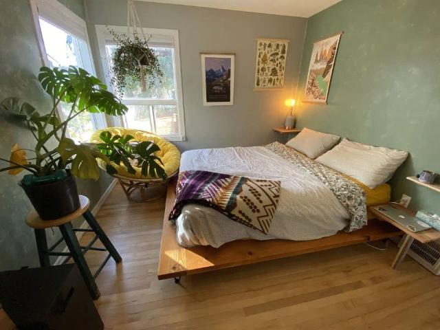 Central Ritchie cozy wartime 2 bedroom — 2 Bedrooms+ Den House