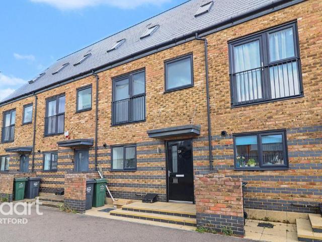 Central Road, Dartford 3 bed terraced house to rent £2,000 pcm £462 pw