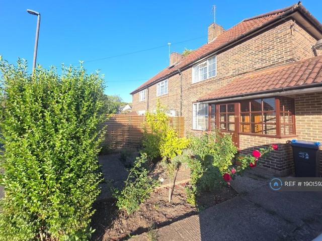 Central Road, Morden, SM4 3 bed terraced house to rent £2,350 pcm £542 pw
