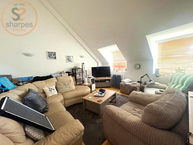 Central Road, Worcester Park, Greater London KT4, 1 bed flat to rent, £1,300 pcm | PrimeLocation