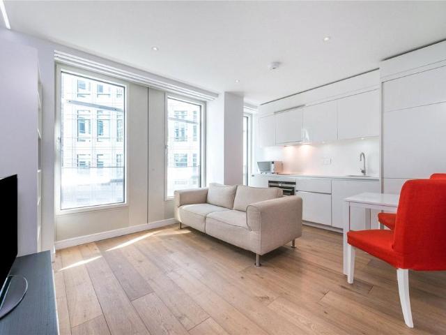 Central St Giles Piazza, Covent. 1 bed flat to rent £3,200 pcm £738 pw