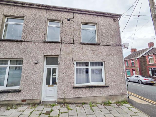 Central Street, Hengoed CF82, 2 bed flat to rent, £850 pcm | PrimeLocation