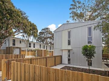 Central, Stylish and New!