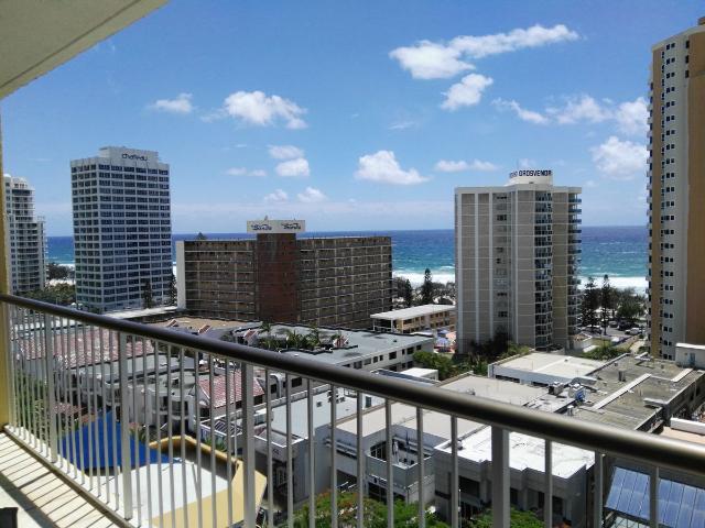 Central Surfers Oceanview Apartment on Orchid Ave