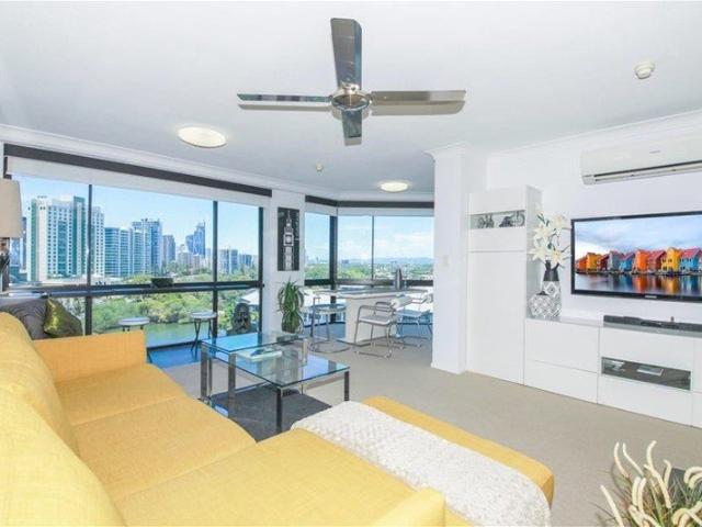 Central Surfers Paradise 115m 2 extra Large furnished 2 bedroom 2 bathroom apartment