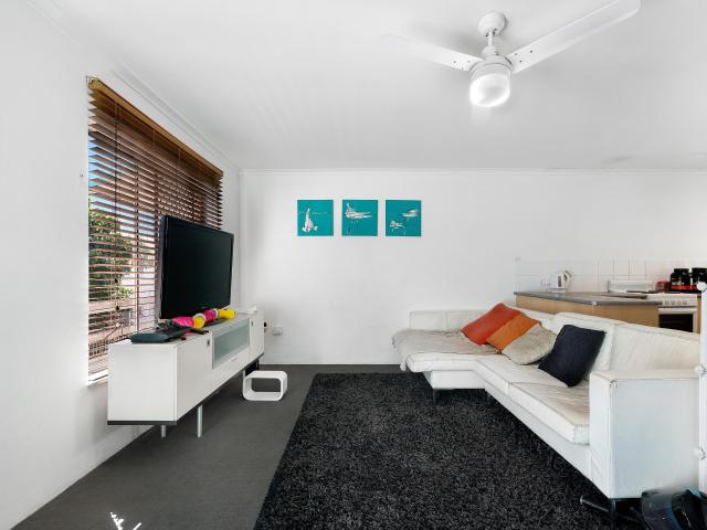 Central Surfers Paradise 2 Bedroom Apartment in Small Block!