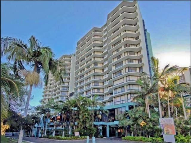 Central Surfers Paradise large furnished 1 bedroom unit plus study