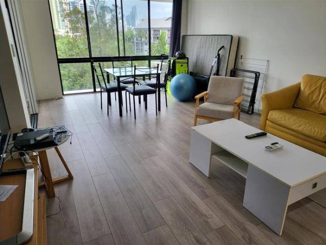Central Surfers Paradise large furnished 1 bedroom unit plus study