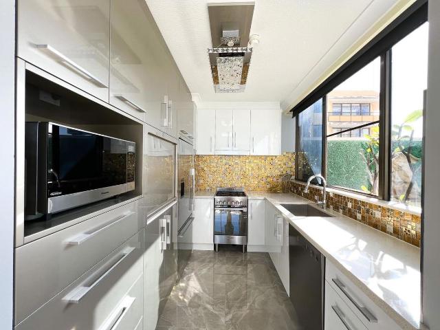 Central Surfers Renovated 2 Bed Apartment