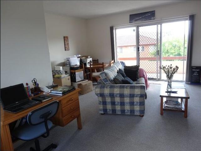 Central Second Floor Unit Close to City Centre