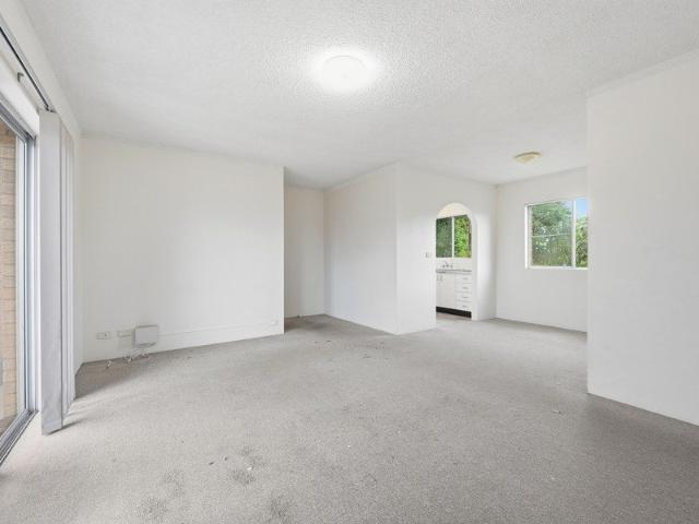 Central Second Floor Unit Close to City Centre