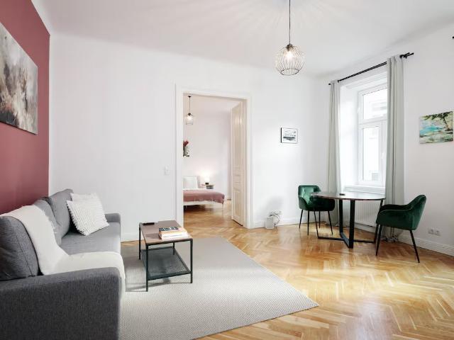 Central & Spacious 1BR, right by Metro in best location, Vienna Charme, freshly renovated in traditional building