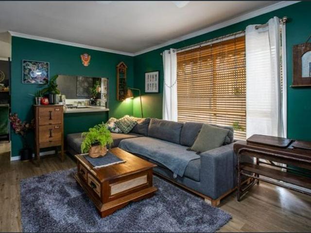 CENTRAL TWO BEDROOM TOWNHOUSE