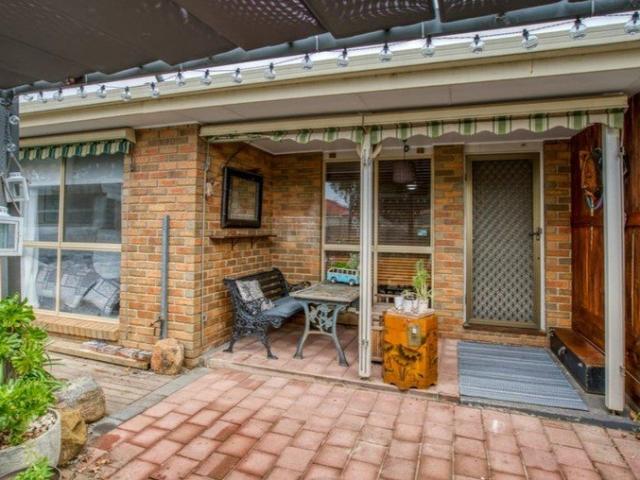 CENTRAL TWO BEDROOM TOWNHOUSE