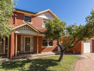 CENTRAL TOWNHOUSE