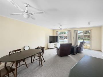 CENTRAL TOWNHOUSE FOR RENT