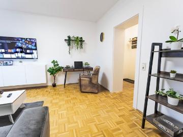 Central | Train station near | Good connection to Düsseldorf and Cologne | King size bed and PlayStation 4