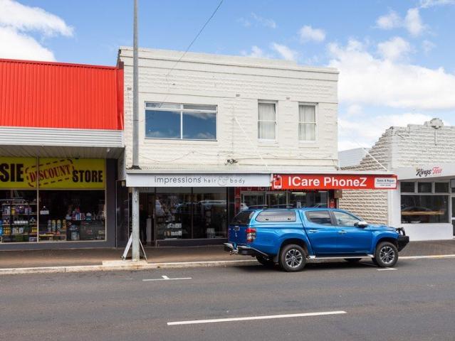 Central Ulverstone living