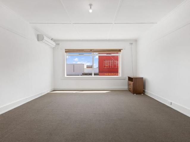 Central Ulverstone living