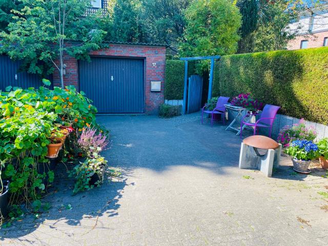 Central Volksdorf home ideal for family living