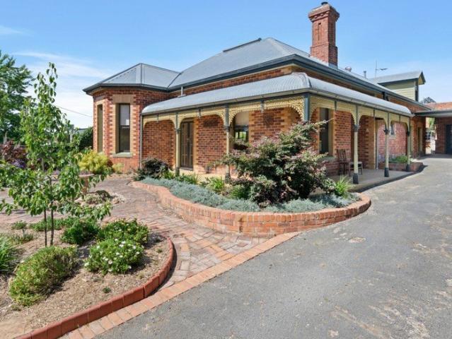 Central Wodonga Living at its Best!