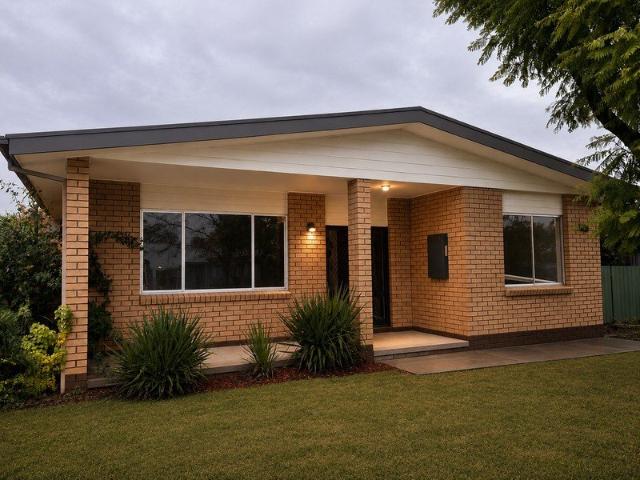 Central Wodonga renovated house with DA 2 lot subdivision
