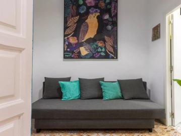 Central 1 bedroom apartment for rent near Central Market in Ciutat Vella